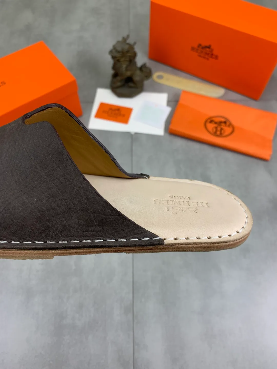 Men's men's shoes 💰P360 new model (genuine leather outsole series) new colors are coming simultaneously on the official website [HERMES] Hermès series: original development, original anatomy display, exclusive outsole [Material] Sole: original genuine leather sole with cow essence film 🌸. Fabric Original calfskin Lining: Imported cowhide, delicate and soft Code number: 38-44